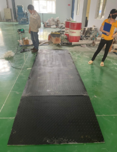 Cân sàn điện tử 2 tấn kèm 2 dầu dốc