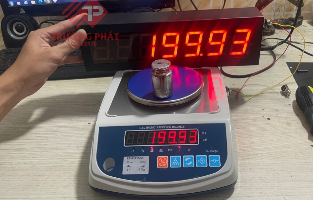 Cân điện tử KDTBED gắng thêm màn hình phụ